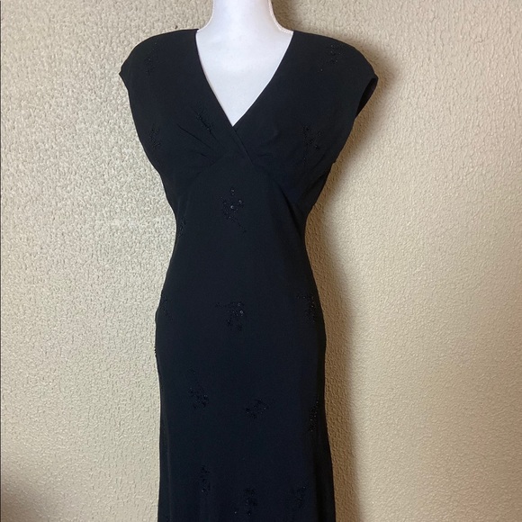 Jones New York Dresses & Skirts - Jones New York 100% silk dress black size 8